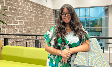 Premiada estudiante de 1er año inicia su próximo capítulo en la más nueva academia universitaria de Irving